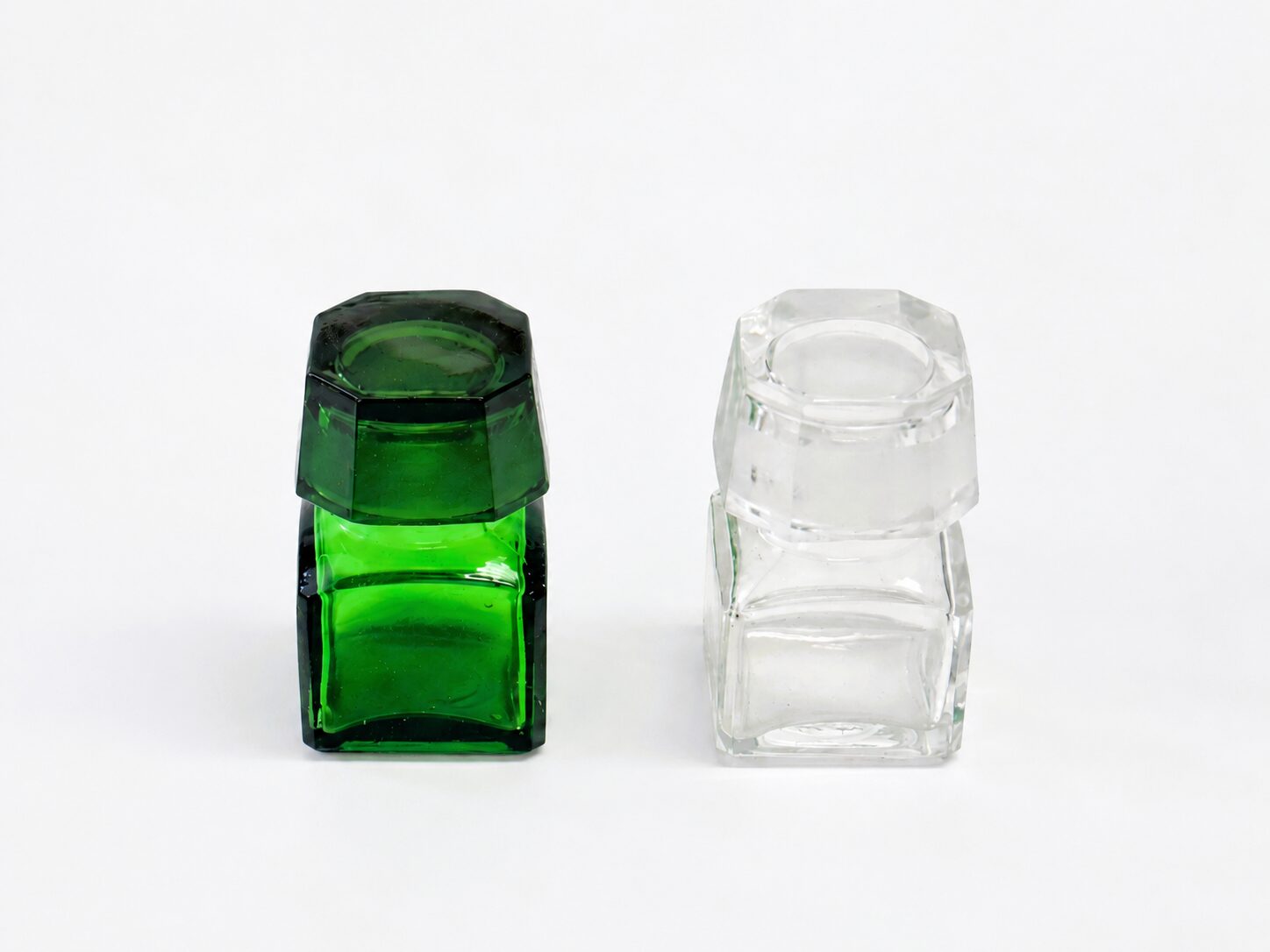 フタも小物置きに|角フタ薬瓶(全2色・9ml)