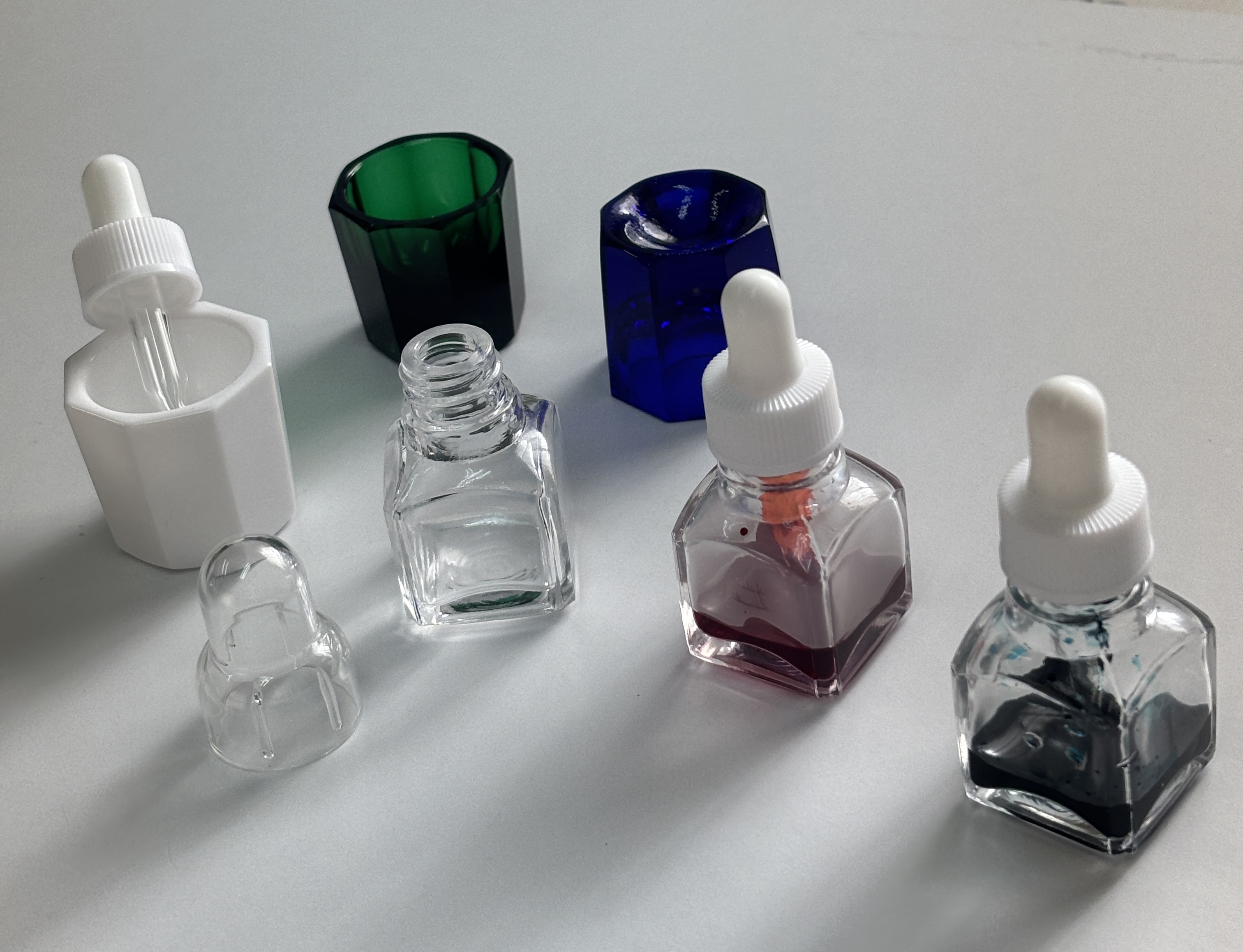 スポイト薬瓶（全5色）｜最後の一滴まで使いやすく。アロマやインクの精密な計量と保存に - 画像 (4)