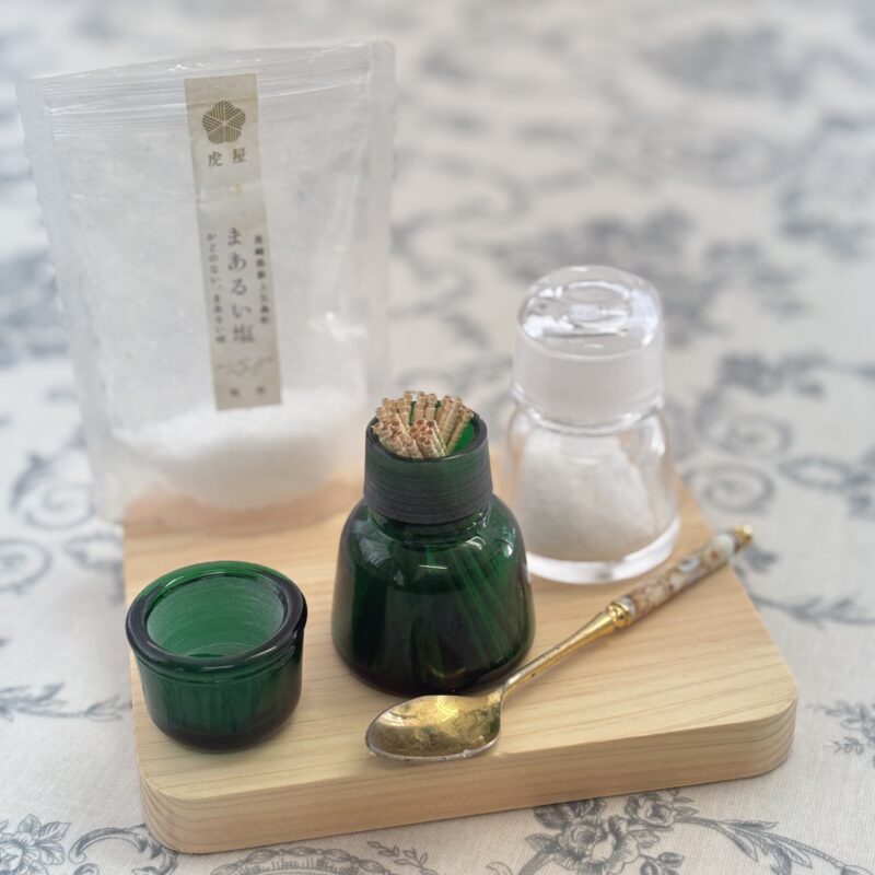 丸型薬瓶｜全5色｜インク・サプリ・香料の収納に使えるクラシカルガラス瓶（すり合わせフタ付き）