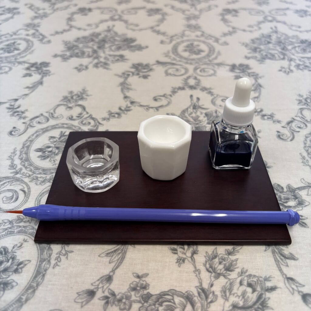 REGLASの絵画セット。乳白のダッペングラス、透明なディッシュ、スポイト薬瓶を組み合わせた文化系な雰囲気のガラスセット。