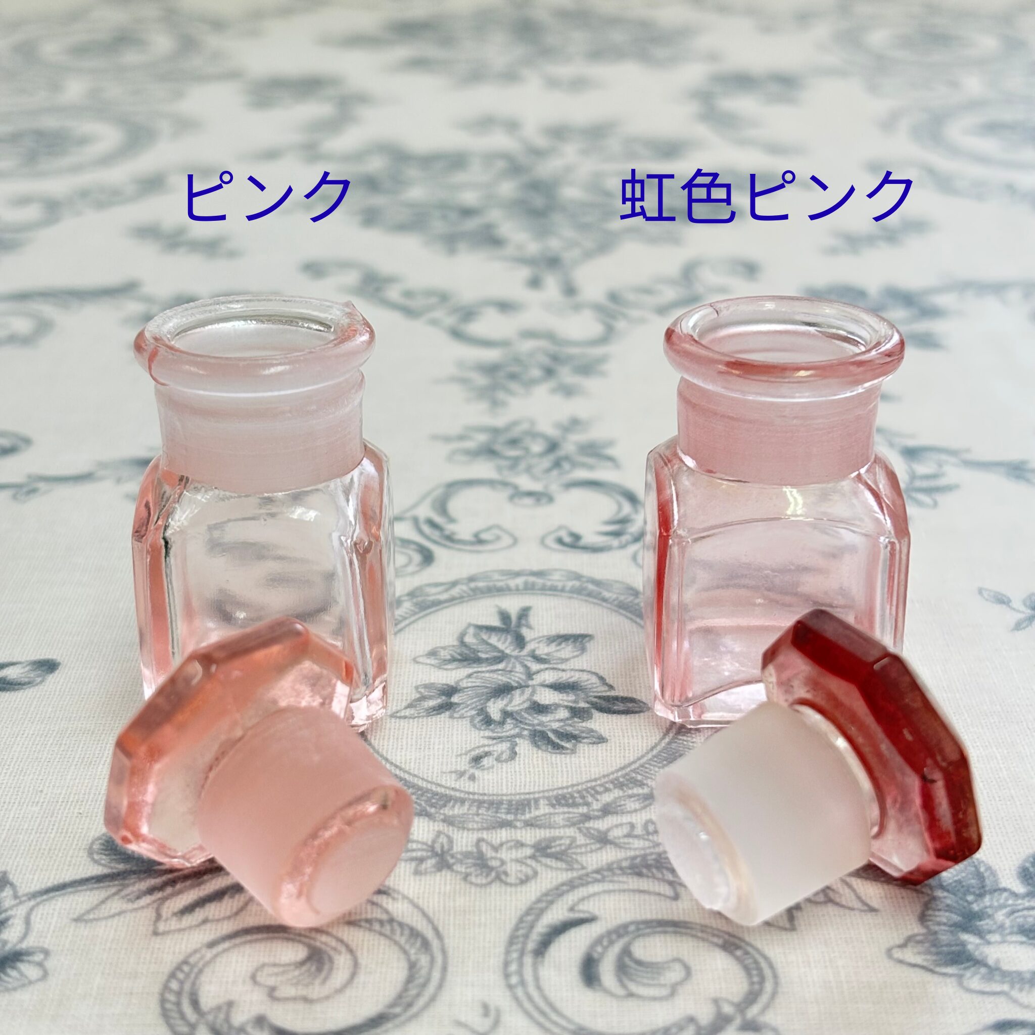 ピンク色薬瓶 比較セット(2本組) - 画像 (2)