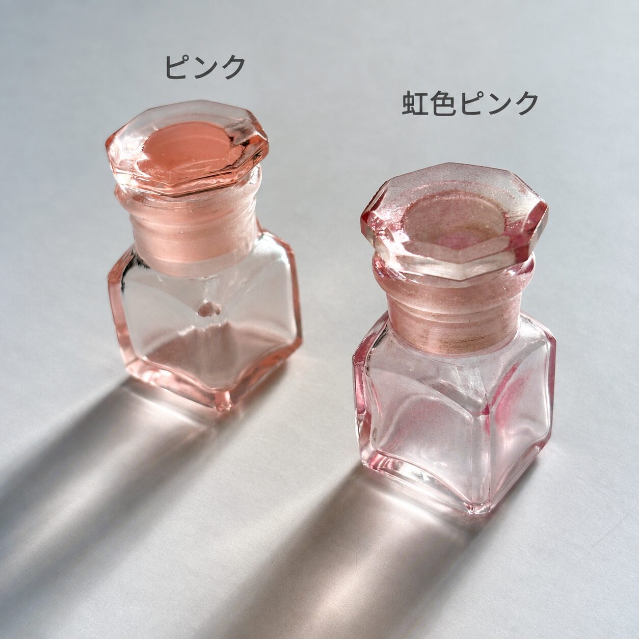 2つのピンクを見比べる|ピンク薬瓶 比較セット(2本組)