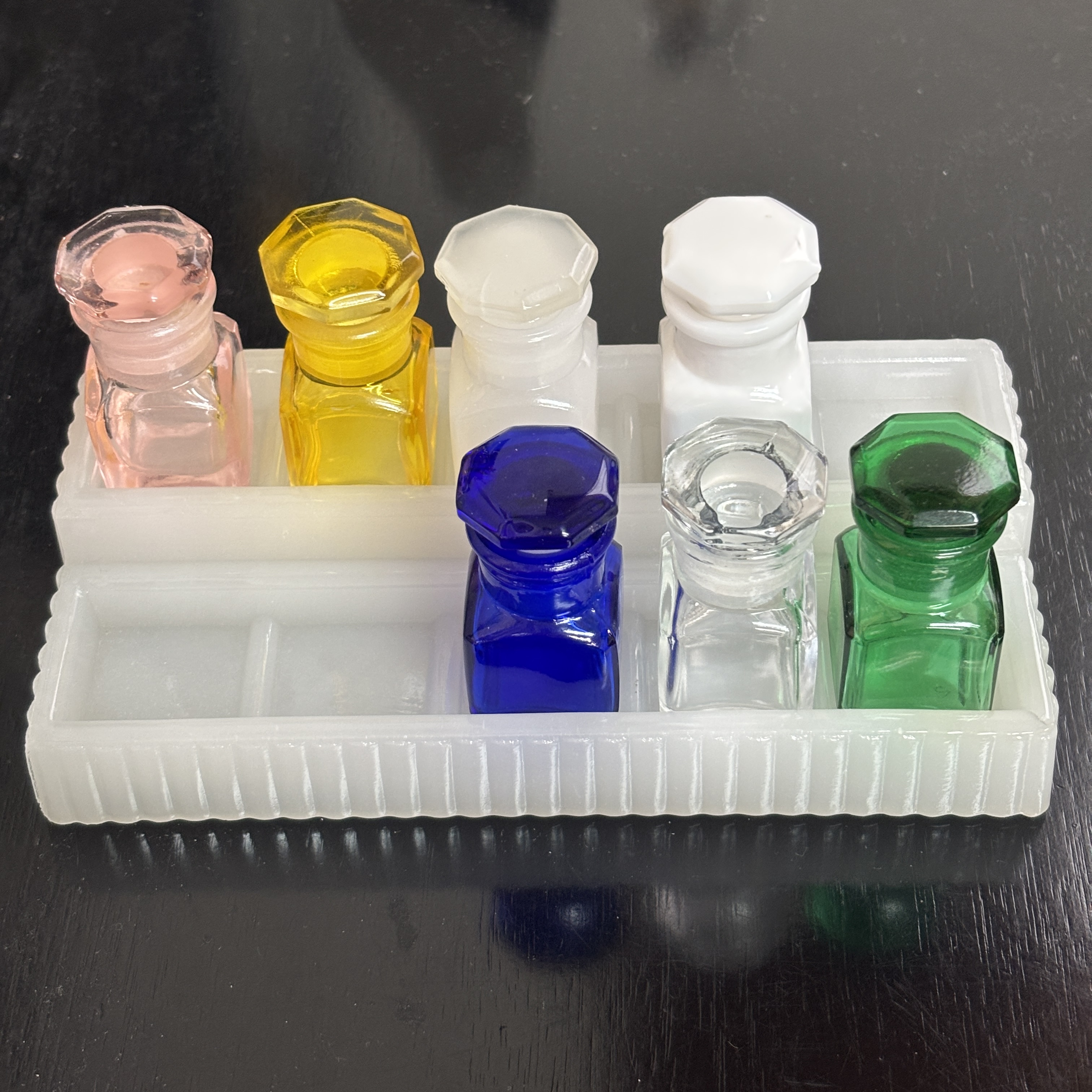 ガラス製薬瓶スタンド