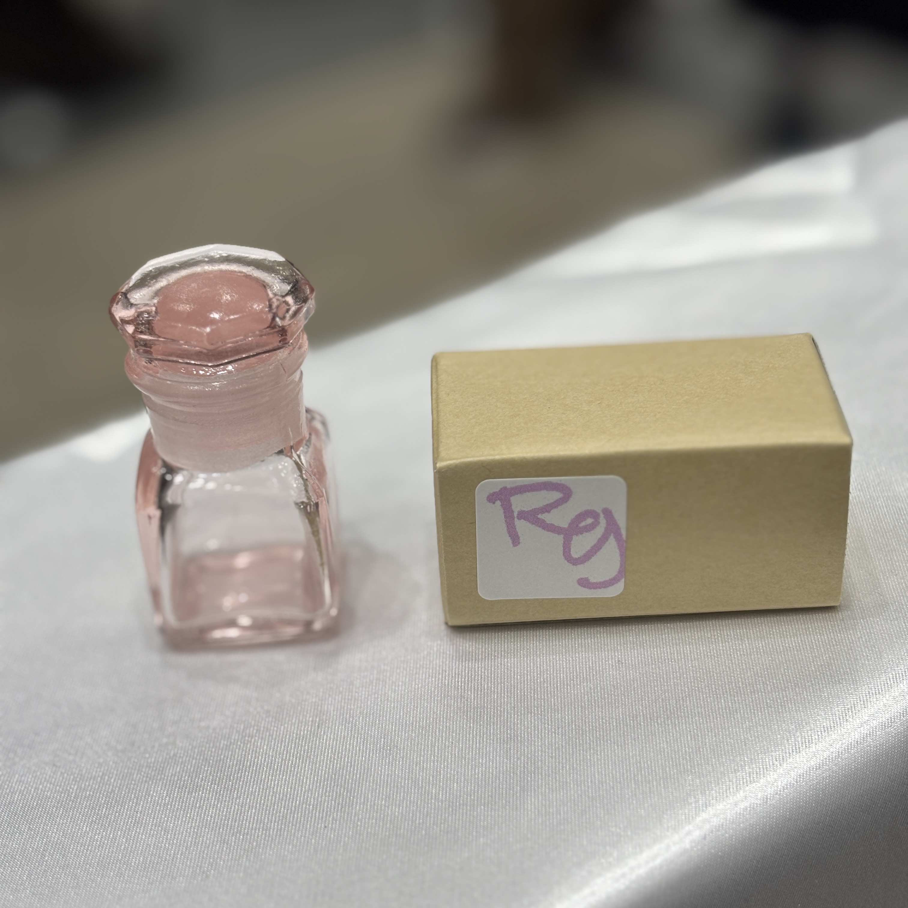 小さな薬瓶（全9色）｜インク・アロマ・小物入れに。昭和デッドストックを含むガラスボトル - 画像 (4)