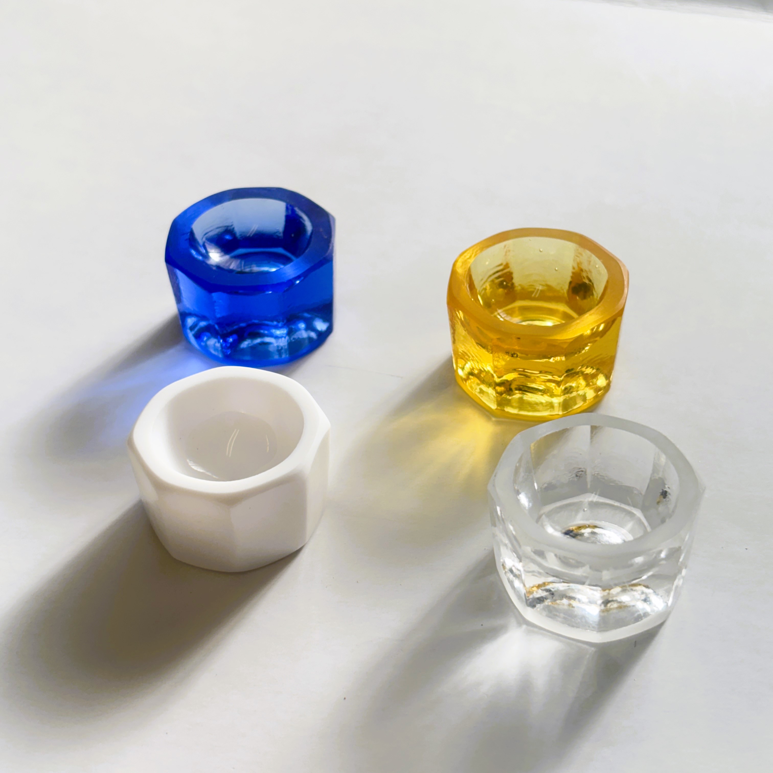 ミニディッシュ(全4色)|昭和デッドストックの小さな器。ガラスペンのペン休めやお香、小物置きに