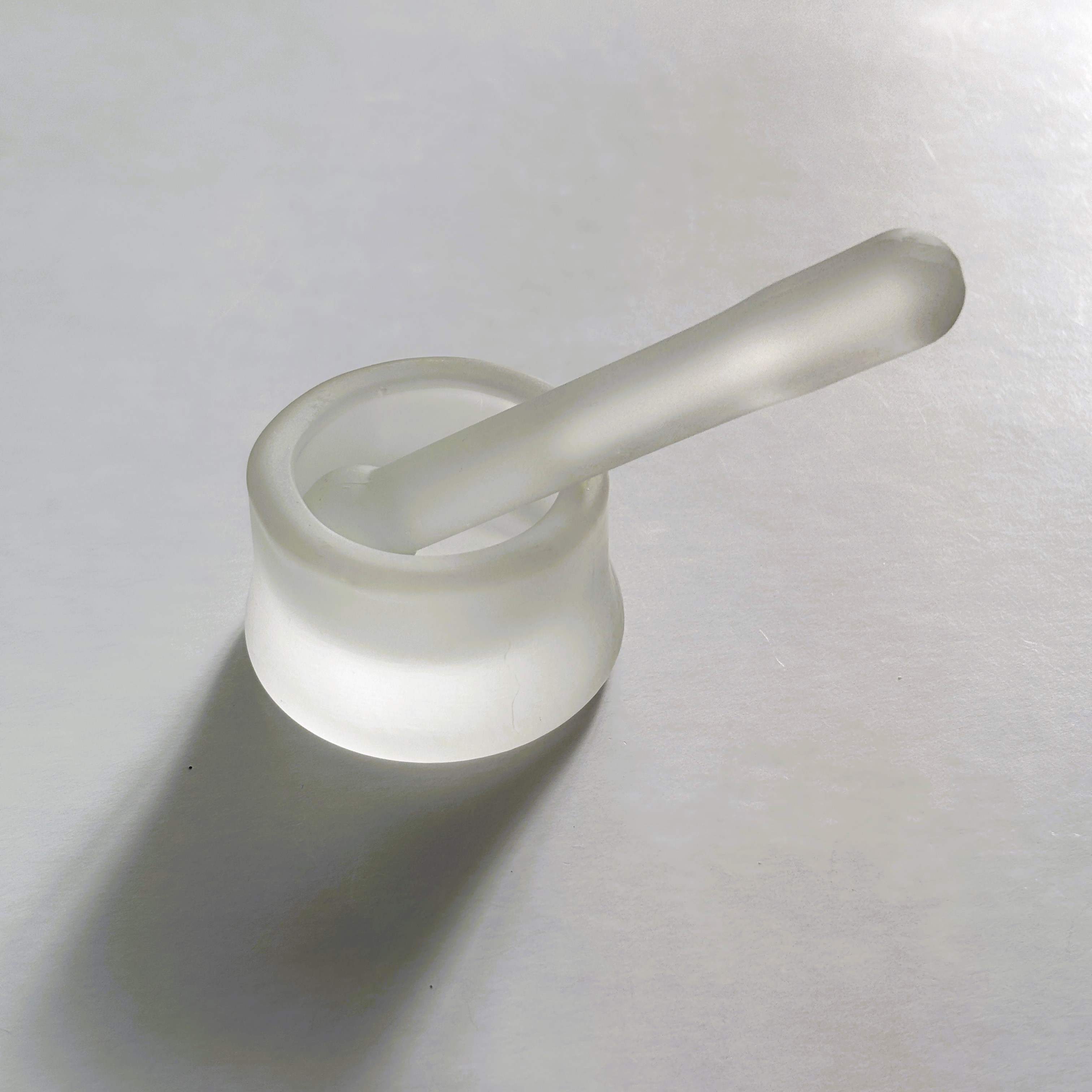 ホワイト型乳鉢と乳棒セット|すりガラスの端正な美しさ。安定感のあるフォルムが知的な空間を演出する実験道具